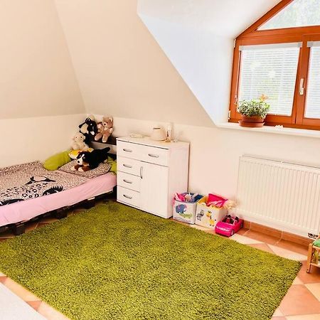 Apartman Se Zahradou 20 Minut Do Centra Prahy Оржех Екстер'єр фото