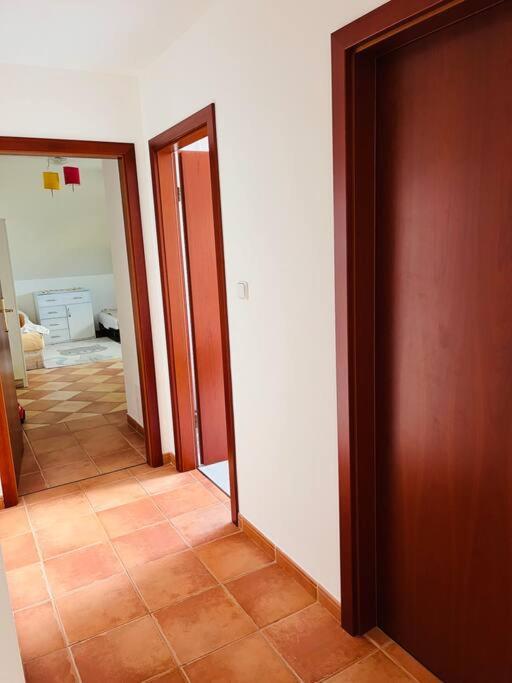 Apartman Se Zahradou 20 Minut Do Centra Prahy Оржех Екстер'єр фото